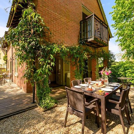 Cosy Cotswold Lodge By Your Home Here - Summer Sale For 3 Plus Nights - Ideal For Families With Log-Burner, Spa, Private Parking And Heated Swimming Pools Ashton Keynes Экстерьер фото