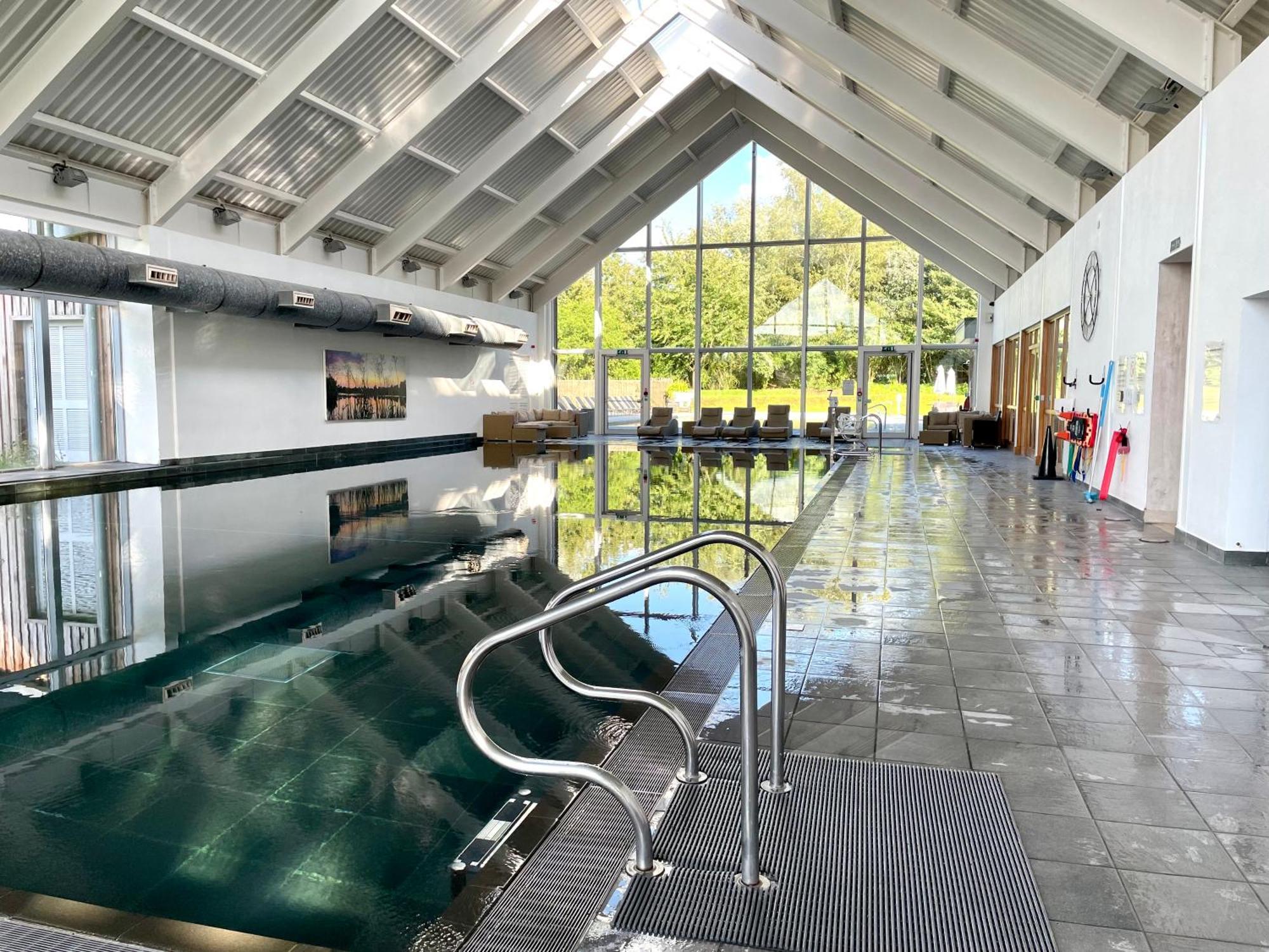 Cosy Cotswold Lodge By Your Home Here - Summer Sale For 3 Plus Nights - Ideal For Families With Log-Burner, Spa, Private Parking And Heated Swimming Pools Ashton Keynes Экстерьер фото