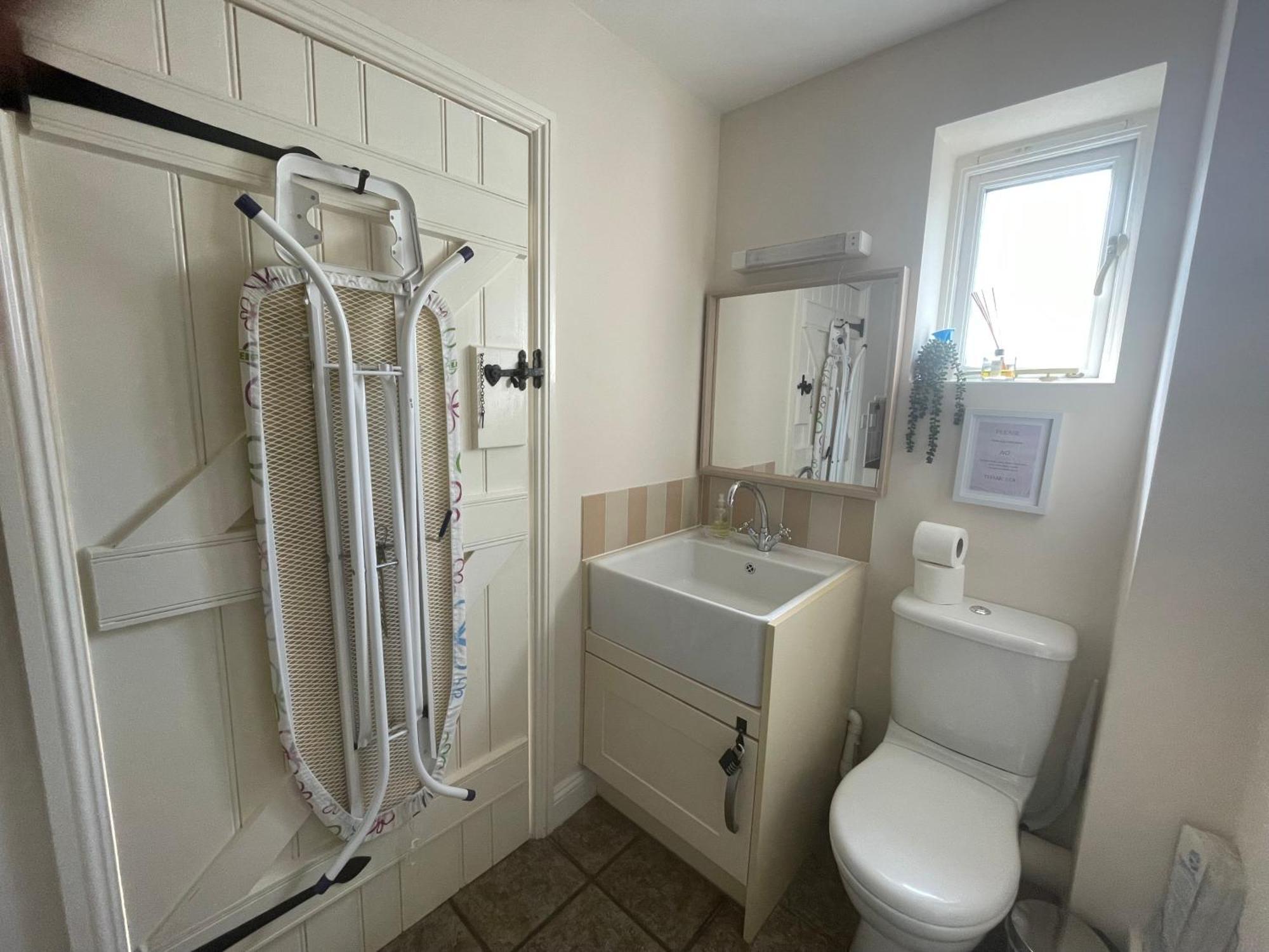 Cosy Cotswold Lodge By Your Home Here - Summer Sale For 3 Plus Nights - Ideal For Families With Log-Burner, Spa, Private Parking And Heated Swimming Pools Ashton Keynes Экстерьер фото
