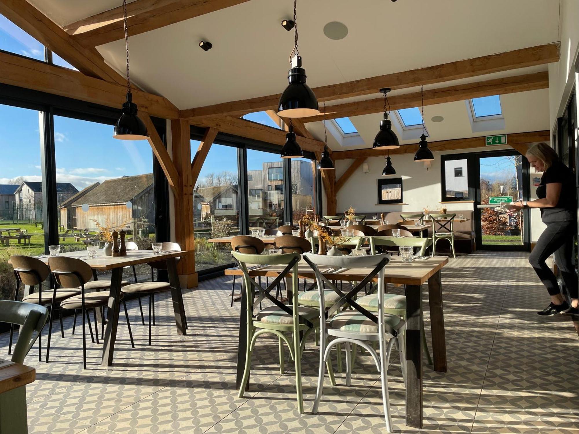 Cosy Cotswold Lodge By Your Home Here - Summer Sale For 3 Plus Nights - Ideal For Families With Log-Burner, Spa, Private Parking And Heated Swimming Pools Ashton Keynes Экстерьер фото