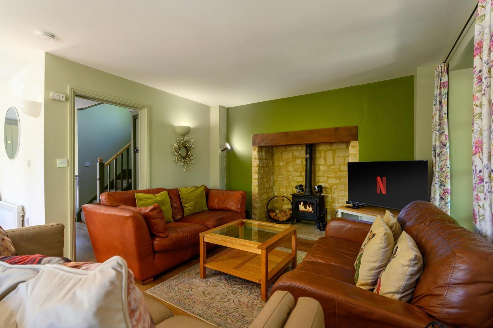 Cosy Cotswold Lodge By Your Home Here - Summer Sale For 3 Plus Nights - Ideal For Families With Log-Burner, Spa, Private Parking And Heated Swimming Pools Ashton Keynes Экстерьер фото