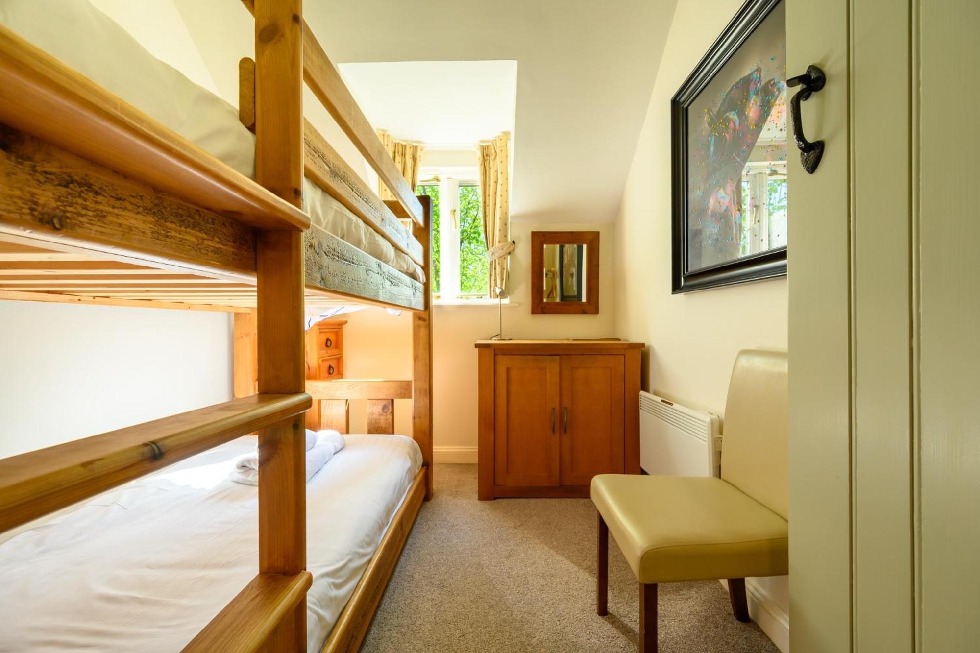 Cosy Cotswold Lodge By Your Home Here - Summer Sale For 3 Plus Nights - Ideal For Families With Log-Burner, Spa, Private Parking And Heated Swimming Pools Ashton Keynes Экстерьер фото