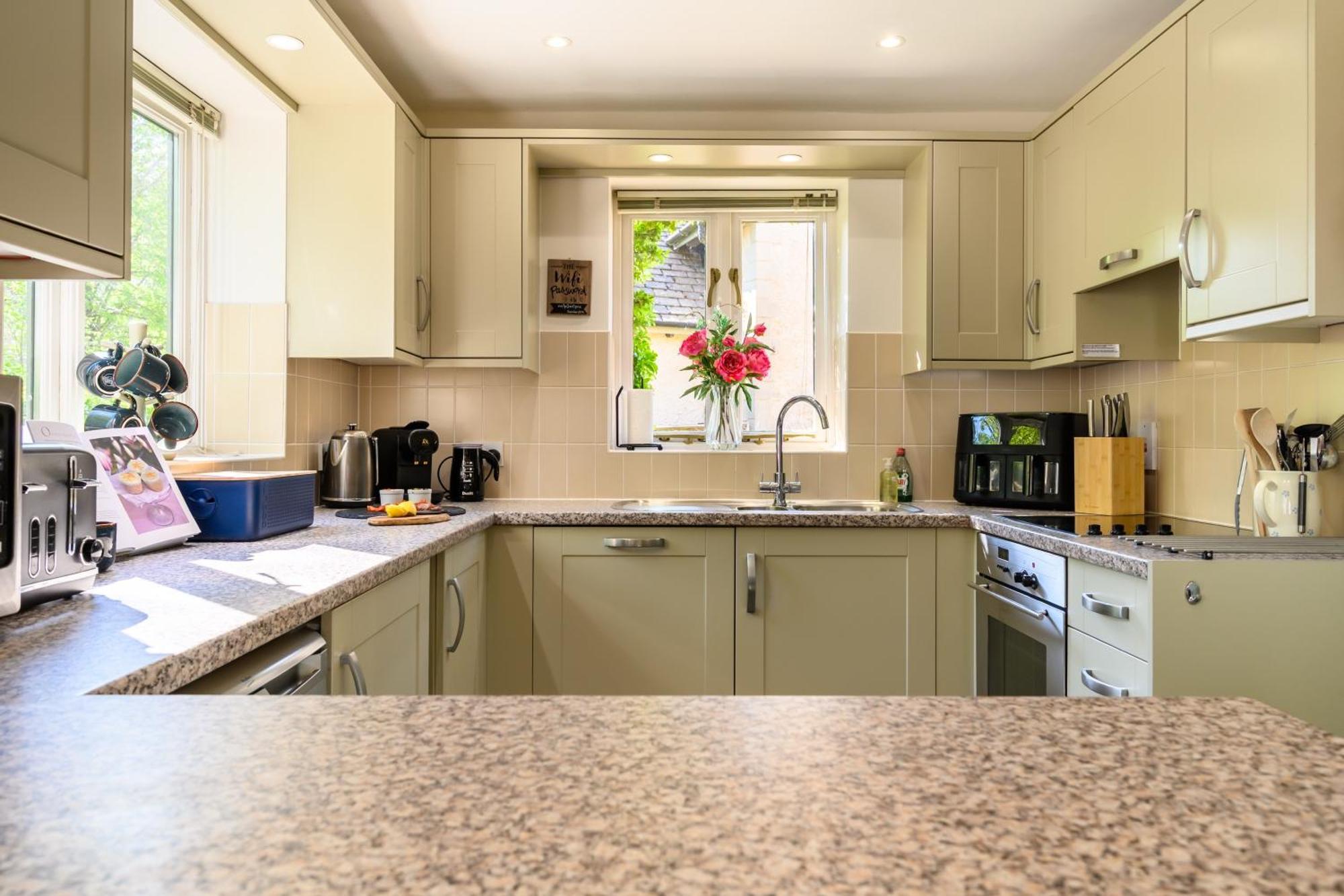 Cosy Cotswold Lodge By Your Home Here - Summer Sale For 3 Plus Nights - Ideal For Families With Log-Burner, Spa, Private Parking And Heated Swimming Pools Ashton Keynes Экстерьер фото