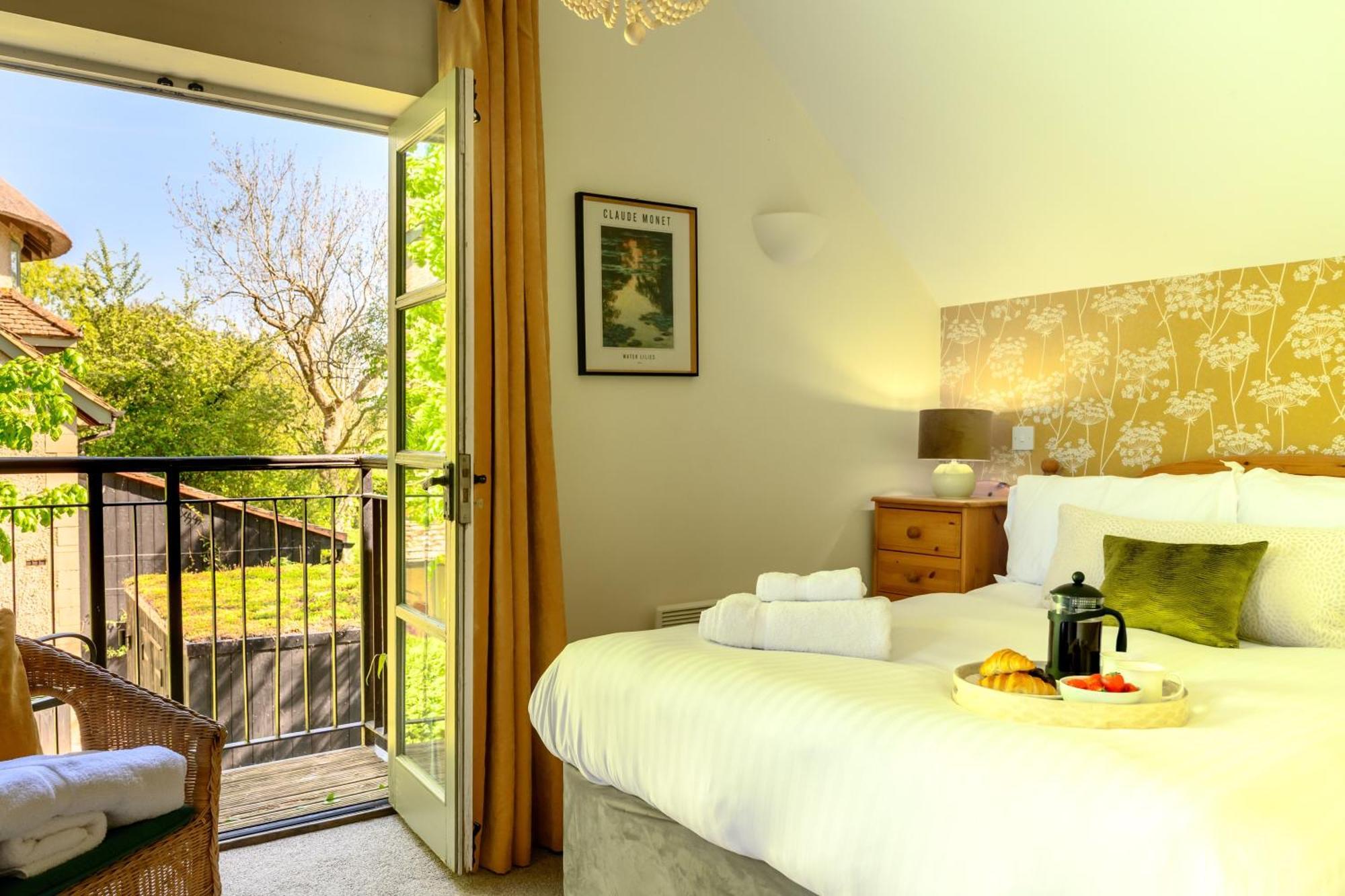 Cosy Cotswold Lodge By Your Home Here - Summer Sale For 3 Plus Nights - Ideal For Families With Log-Burner, Spa, Private Parking And Heated Swimming Pools Ashton Keynes Экстерьер фото